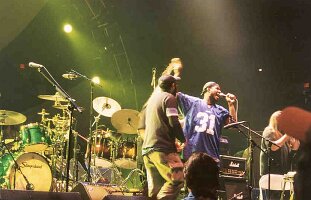 moe2002-12-21-p8