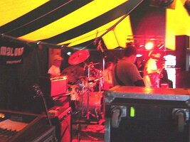 moe_band_stageshot