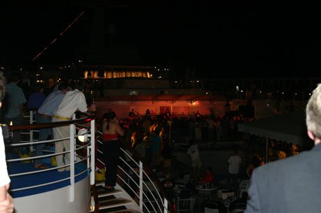 19-pool-deck2-3-10-04 