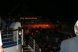 19-pool-deck2-3-10-04
